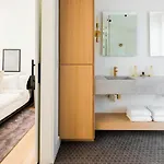 Nash Chic Near Dt Rooftop Luxe Comfort Holiday home *