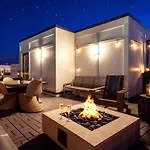 Luxe 4Br Retreat With Rooftop Fire Pit & Garage