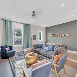 Holiday home Brand New Views Karaoke Near Downtown