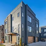 Hot Tub Poker Pool Table & Rooftop Mls View Holiday home