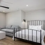Apartment 24-guest Retreat The Nomad: X2 1br X4