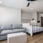 24-guest Retreat The Nomad: X2 1br X4 Apartment Nashville