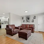 Quiet Retreat Near Opryland & Airport Home