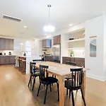 New Hidden Gem, Luxury Kitchen, 5 Min To Broadway