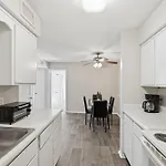 Apartment Comfortable Retreat With In-unit Washerdryer *