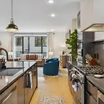 3br Townhome Rooftop Views Hot Tub & Fireplace Apartment Nashville