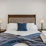 3br Townhome Rooftop Views Hot Tub & Fireplace Apartment