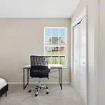 Comfortable Retreat With In-unit Washerdryer Apartment *