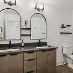 3br Townhome Rooftop Views Hot Tub & Fireplace Apartment Nashville