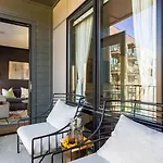 Sleeps 24 4 Modern Midtown Apartments W Gym Pool Walkable To Shops Eats