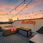 Holiday home New Nashvegas Downtown Rooftop Views 13beds