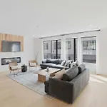 New Stylish Nash Townhouse W Hot Tub & Rooftop * Nashville