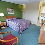 Hometowne By Red Roof - Airport/briley Pkwy Hotel