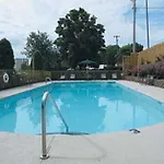 La Quinta By Wyndham Airport Hotel