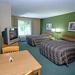 Hometowne By Red Roof - Airport/briley Pkwy 2*