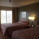 Hometowne By Red Roof - Airport/briley Pkwy Hotel