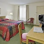 Hotel Hometowne By Red Roof - Airport/briley Pkwy Nashville
