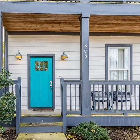 Huge Private House- No Shared Walls Private Backyard Holiday home Nashville