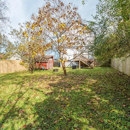 Holiday home Huge Private House- No Shared Walls Private Backyard Nashville