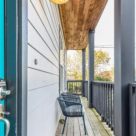 Huge Private House- No Shared Walls Private Backyard * Nashville