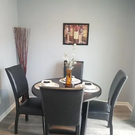 Suburban Chic- Close To The Music Downtown Buzz Apartment