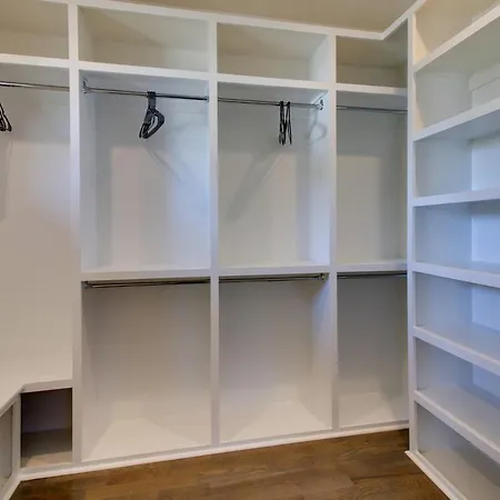 Huge Private House- No Shared Walls Private Backyard Holiday home Nashville