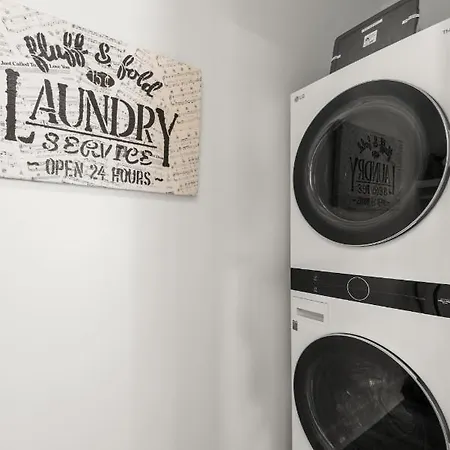 In Walkable Area 25 Miles To Downtown Family & Dog Friendly Nashville