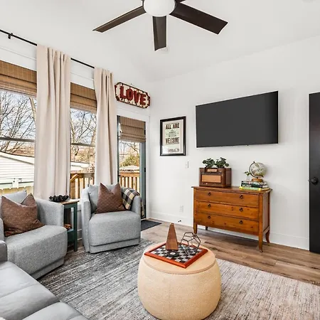Holiday home In Walkable Area 25 Miles To Downtown Family & Dog Friendly Nashville