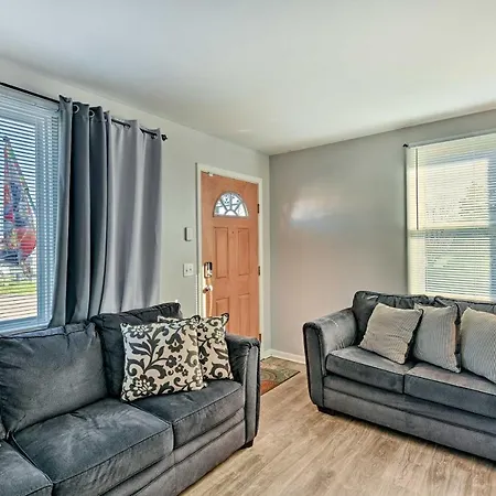 Cozy Vacation 3 Mi To Downtown Holiday home *