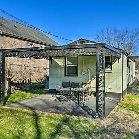 Holiday home Cozy Vacation 3 Mi To Downtown *
