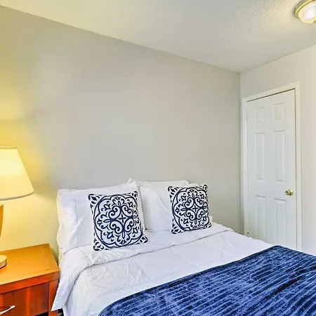 Cozy Vacation 3 Mi To Downtown Holiday home
