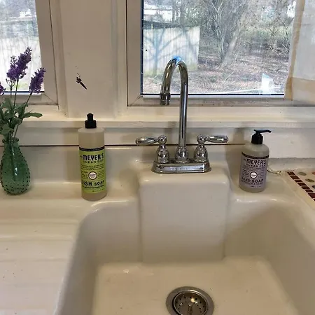 Green 25 Min From Downtown Apartment