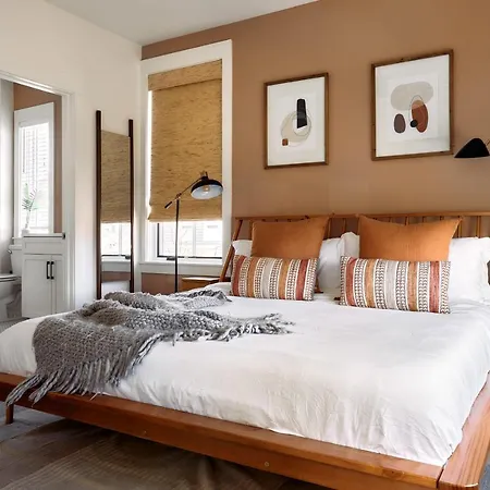 Dreamy Penthouse In The Heart Of 12th South!