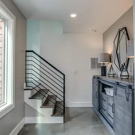 Private Parking, Patios In Stunning East Nash 5 Min From Dt * Nashville