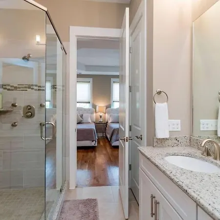 East Lux Townhome Holiday home Nashville