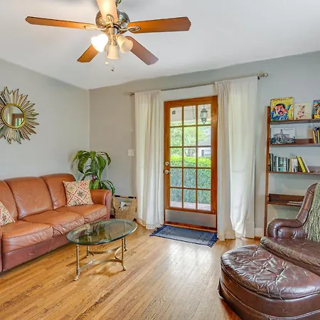 Cozy In East Nash Holiday home