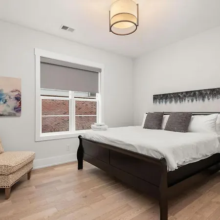 High End Getaway W Balcony In Prime West End Apartment