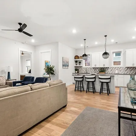 High End Getaway W Balcony In Prime West End Apartment Nashville