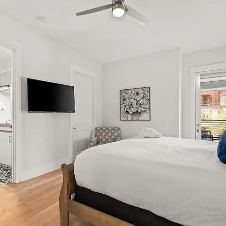 High End Getaway W Balcony In Prime West End *