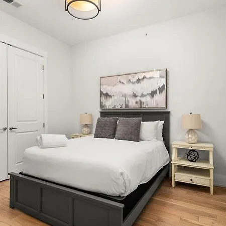 Apartment High End Getaway W Balcony In Prime West End