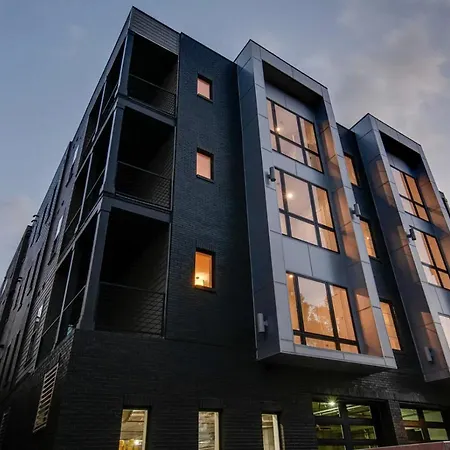 Apartment High End Getaway W Balcony In Prime West End *
