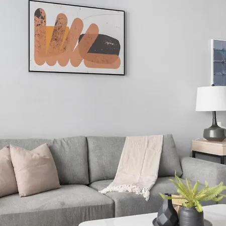 Apartment Modern In Prime Location Id9966x18 *