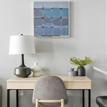Modern In Prime Location Id9966x18 Apartment *