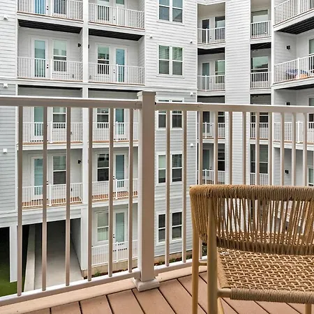 Modern In Prime Location Id9966x18 Apartment