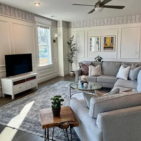 Holiday home Brand New Downtown Home! *