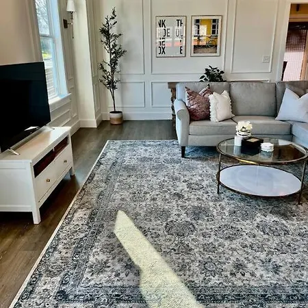 Holiday home Brand New Downtown Home!