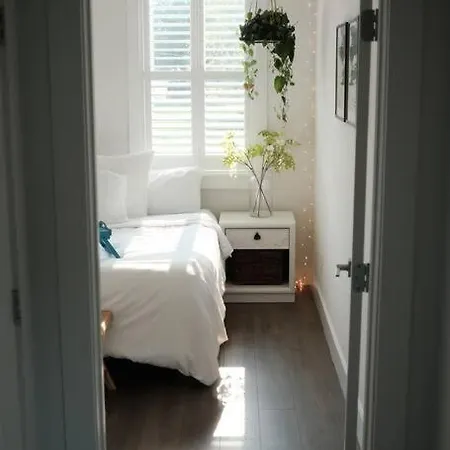 Brand New Downtown Home! Holiday home