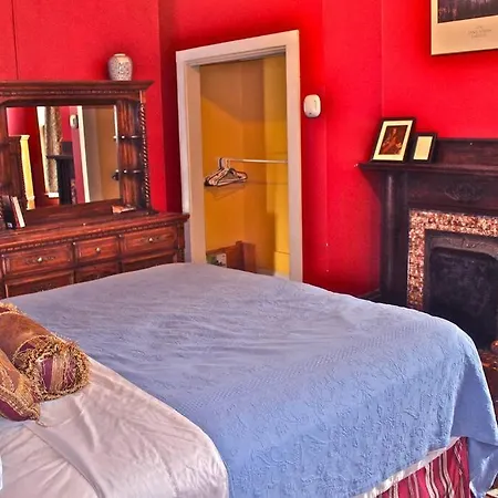 7000sf 11bed/3bth 3 Acres! 5 Minutes Downtown Holiday home *