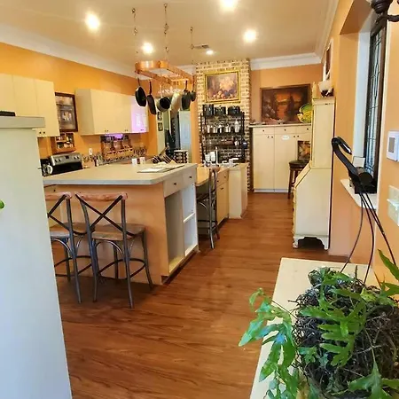 Holiday home 7000sf 11bed/3bth 3 Acres! 5 Minutes Downtown Nashville