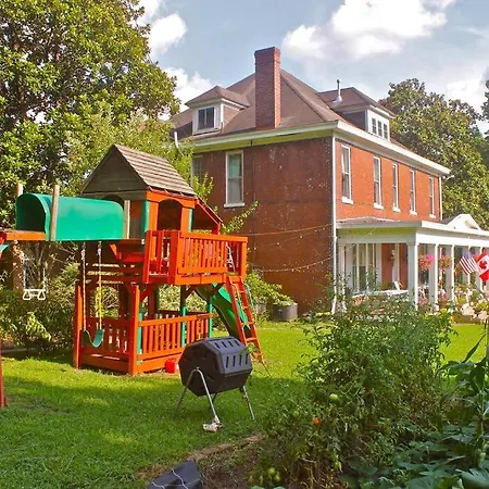 Holiday home 7000sf 11bed/3bth 3 Acres! 5 Minutes Downtown Nashville